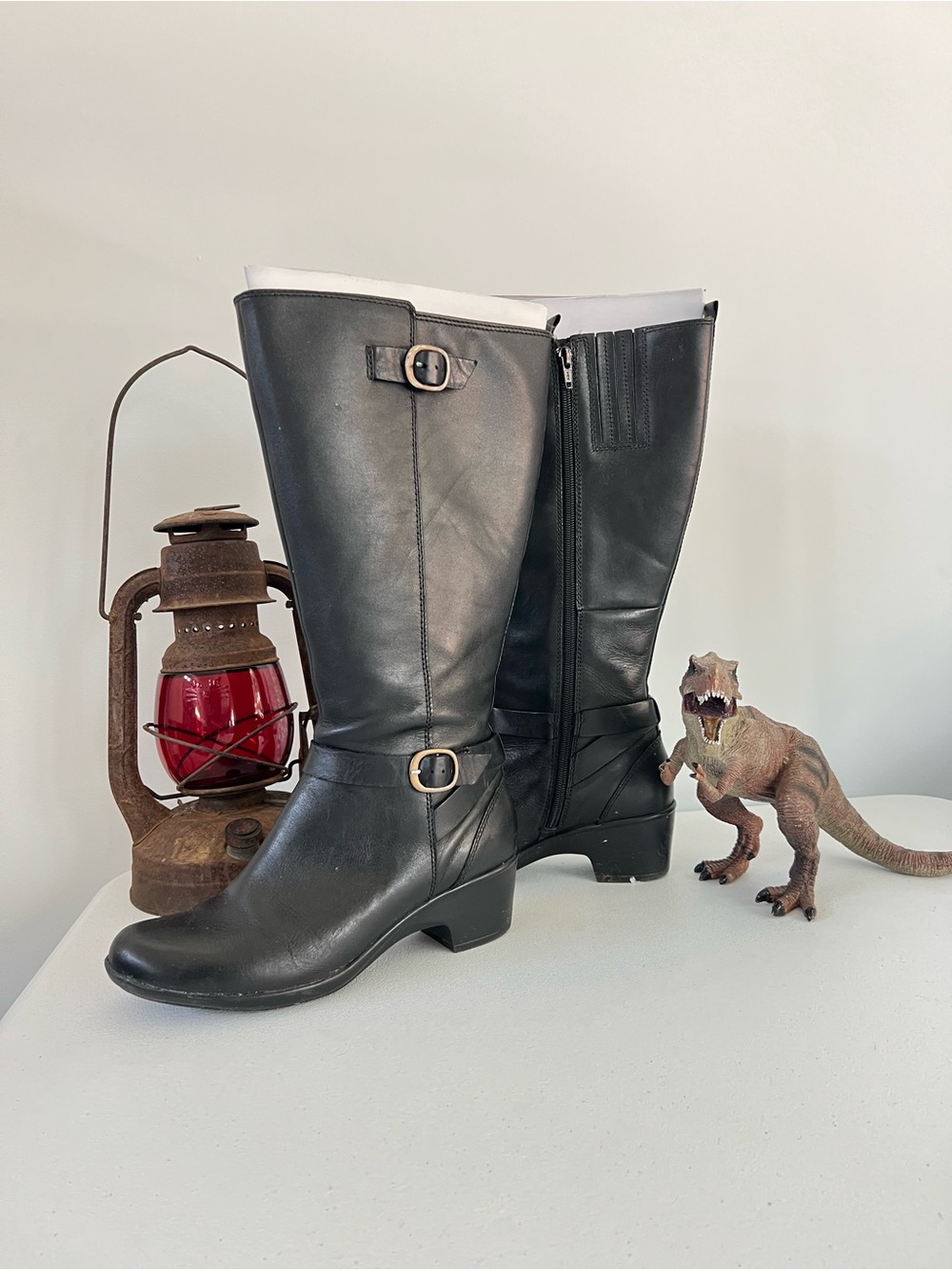 Clarks Malia Popular Black Leather Knee-High Riding Boot X-Wide Calf 7.5W